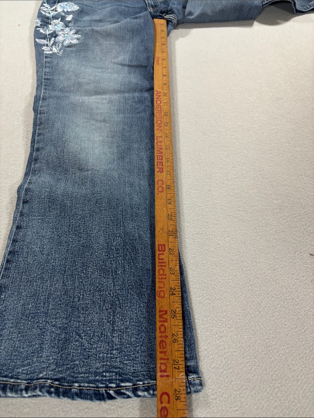 Lucky Brand Blue Flare Jeans with Light Floral Embroidery 10/30 - Picture 7 of 9